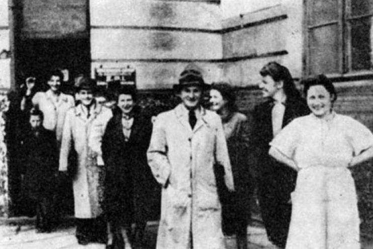 A group of students from the secret medical program in front of the Ujazdowski Hospital